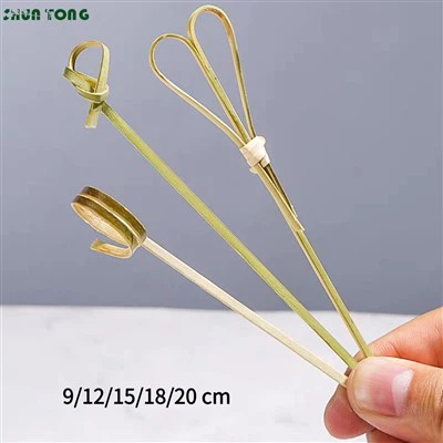 Brochetas de púas de bambú anudadas